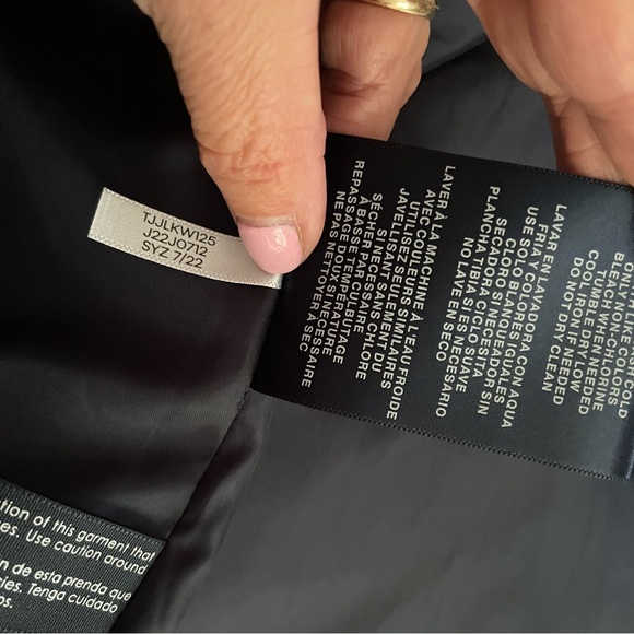 Woman’s Tommy Hilfiger quilted jacket Size Medium navy blue - Picture 10 of 12